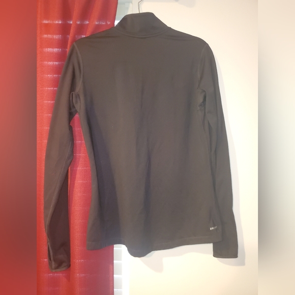 Nike pro dro black and white workout shirt - Picture 4 of 11